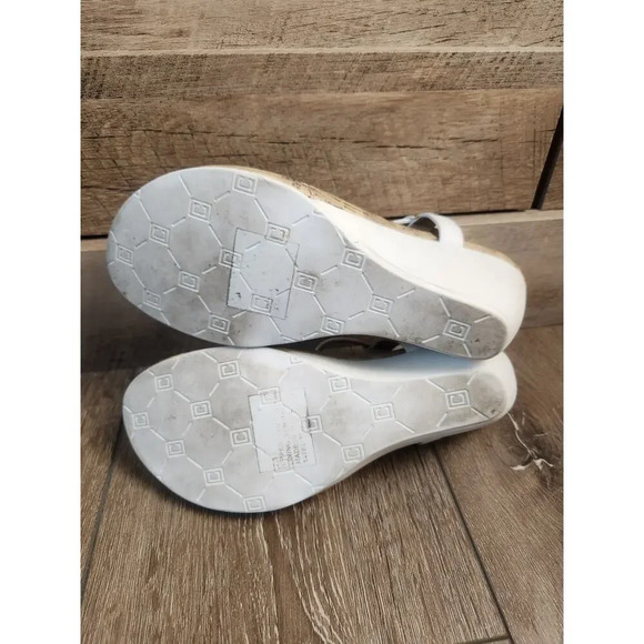 CHAPS Womens White Leather Wedge Heel Sandal Size 7.5 - Picture 7 of 7